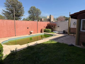 VENTA CASA 4 DORMITORIOS PILETA CLIMATIZADA PILAR