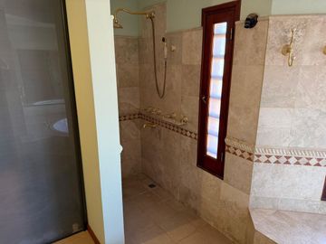 VENTA CASA 4 DORMITORIOS PILETA CLIMATIZADA PILAR