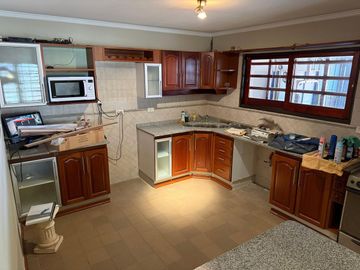 VENTA CASA 4 DORMITORIOS PILETA CLIMATIZADA PILAR