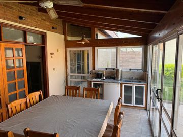 VENTA CASA 4 DORMITORIOS PILETA CLIMATIZADA PILAR