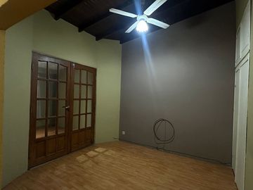 Casa en venta 3 ambientes con escritorio  y patio