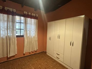 Casa en venta 3 ambientes con escritorio  y patio