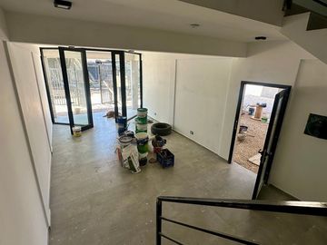 VENTA DEPTO 2 AMB C/TERRAZA Y COCHERA- ITUZAINGÓ