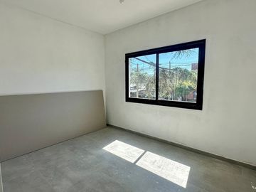 VENTA DEPTO 2 AMB C/TERRAZA Y COCHERA- ITUZAINGÓ