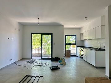 VENTA DEPTO 2 AMB C/TERRAZA Y COCHERA- ITUZAINGÓ