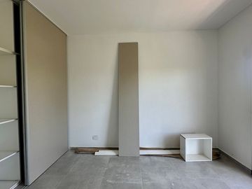 VENTA DEPTO 2 AMB C/TERRAZA Y COCHERA- ITUZAINGÓ