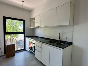 VENTA DEPTO 2 AMB C/TERRAZA Y COCHERA- ITUZAINGÓ