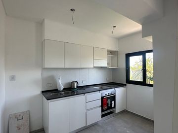 VENTA DEPTO 2 AMB C/TERRAZA Y COCHERA- ITUZAINGÓ