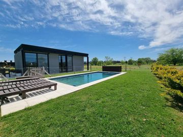 CASA PREMIUM EN VENTA 5 AMB COUNTRY MEDAL PILAR