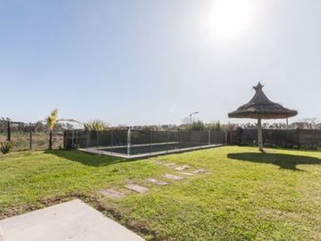 CASA 5 AMBIENTES CON PILETA EN HUDSON