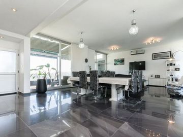 CASA 5 AMBIENTES CON PILETA EN HUDSON
