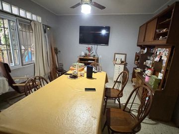 VENTA CASA EN BARRIO TIRO SUIZO CON COCHERA