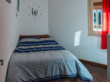 CASA EN VENTA 2 DORMITORIOS CON TERRAZA