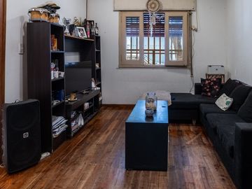 CASA EN VENTA 2 DORMITORIOS CON TERRAZA