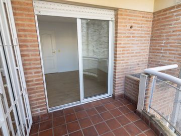 DPTO 2 AMB CON COCHERA Y PILETA DE NATAC, EXC UBIC