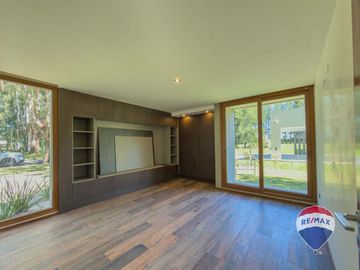 CASA EN VENTA EN MIRALAGOS, 3 dormitorios