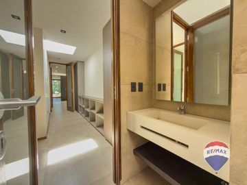 CASA EN VENTA EN MIRALAGOS, 3 dormitorios