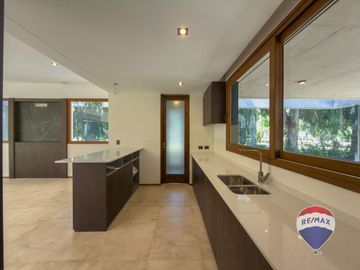 CASA EN VENTA EN MIRALAGOS, 3 dormitorios
