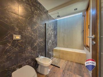 CASA EN VENTA EN MIRALAGOS, 3 dormitorios