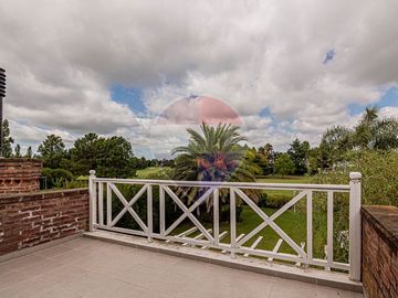 CASA EN VENTA EN ABRIL CLUB DE CAMPO