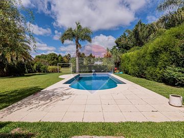 CASA EN VENTA EN ABRIL CLUB DE CAMPO