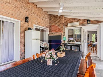 CASA EN VENTA EN ABRIL CLUB DE CAMPO