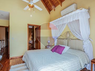CASA EN VENTA EN ABRIL CLUB DE CAMPO