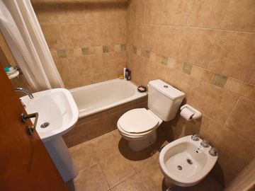 VENTA Dúplex 2 dormitorios en complejo. Pichincha