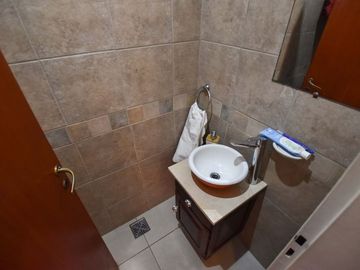 VENTA Dúplex 2 dormitorios en complejo. Pichincha