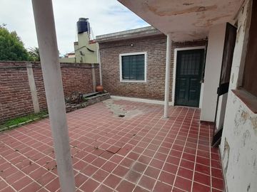 VENTA CASA UNICA DE PASILLO- TIRO SUIZO