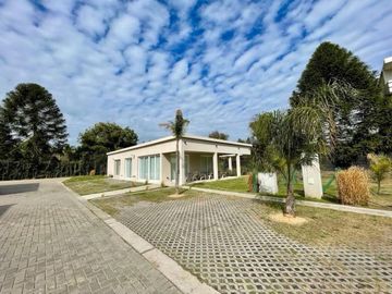 Casa 4 amb en alquiler en Pilar c/jardín y cochera
