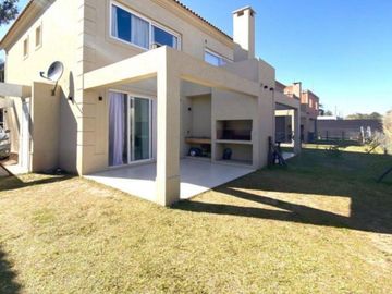 Casa 4 amb en alquiler en Pilar c/jardín y cochera