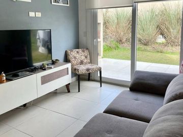 Casa 4 amb en alquiler en Pilar c/jardín y cochera
