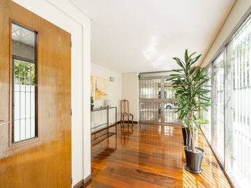 VENTA 200m2 cubiertos 3 cochera Belgrano R PERMUTA