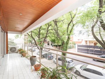 VENTA 200m2 cubiertos 3 cochera Belgrano R PERMUTA