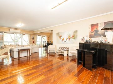 VENTA 200m2 cubiertos 3 cochera Belgrano R PERMUTA