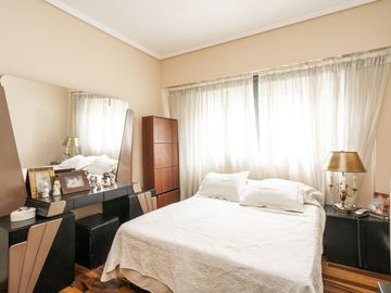 VENTA 200m2 cubiertos 3 cochera Belgrano R PERMUTA
