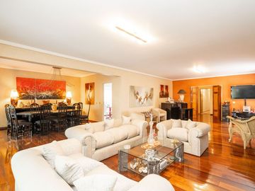 VENTA 200m2 cubiertos 3 cochera Belgrano R PERMUTA