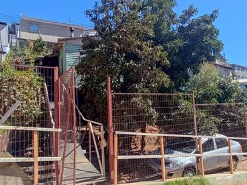 CASA CON TERRENO AMPLIO Y DOBLE ACCESO EN CERRO PLACERES