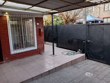 CASA ESQUINA DE 99 MTS 4D Y 2B  REMODELADA  Y REGULARIZADA