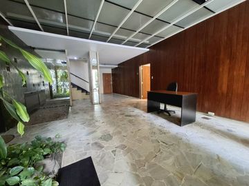 CONSULTORIO VENTA BELGRANO 3 AMBIENTES CON PATIO