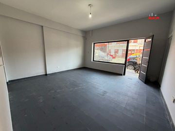 Local comercial en alquiler | Barrio Luján – Excelente ubicación