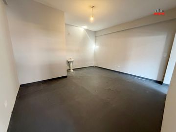 Local comercial en alquiler | Barrio Luján – Excelente ubicación