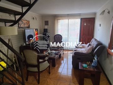 VENTA CASA 8 HABITACIONES  3 BAÑOS MAIPÚ