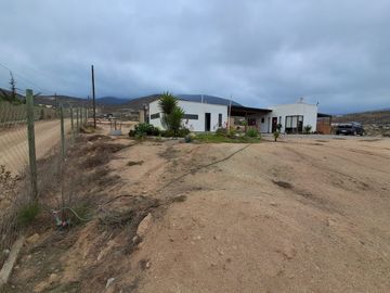 PARCELA CON CASA NUEVA A 20 MIN DE LA SERENA