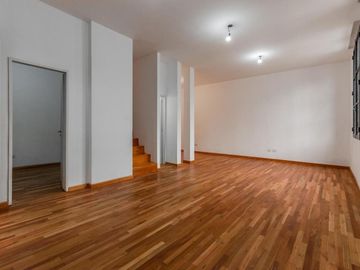 VENTA CASA 6 AMB. BELGRANO CHICO.