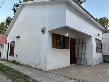 CASA 5 AMBIENTES VENTA LA LUCILA