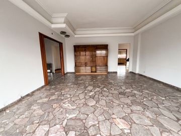 Casa con 4 Locales en Venta en Haedo
