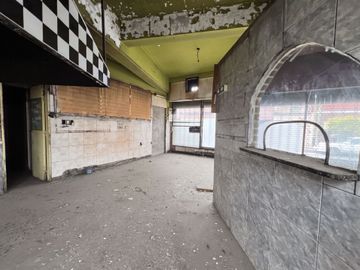 Casa con 4 Locales en Venta en Haedo