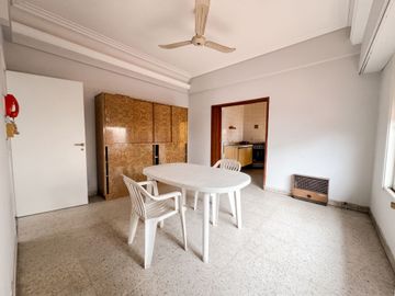Casa con 4 Locales en Venta en Haedo